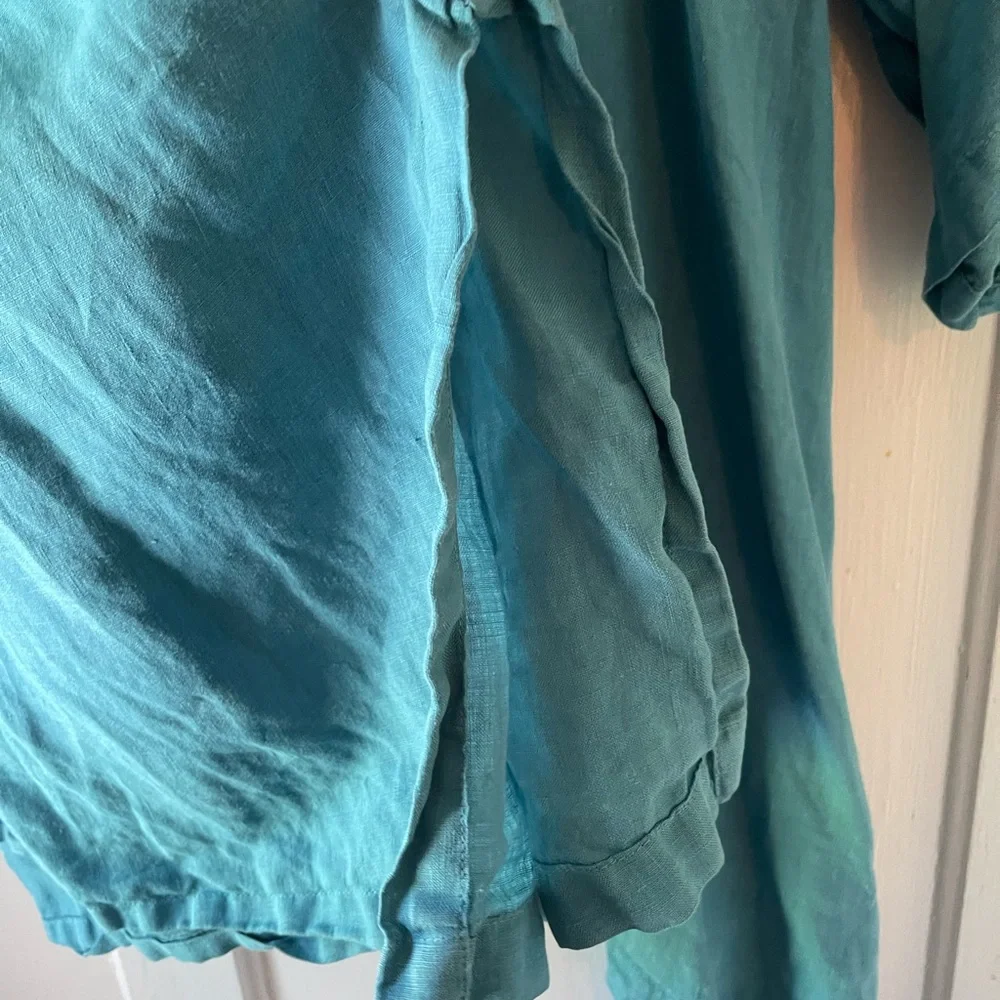 Size large, but more like a 2X please teal linen shirt - Picture 9 of 12